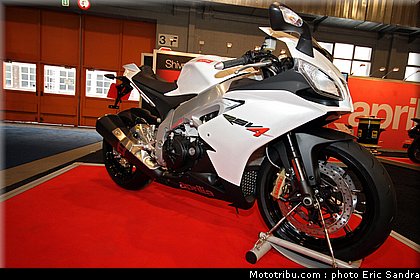 aprilia_rsv4r_3_bruxelles_2010_0003.jpg