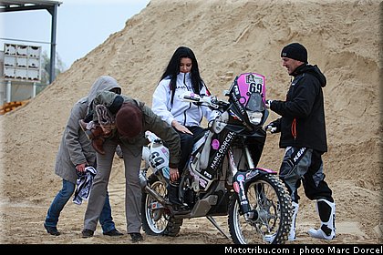 0040_makingof_anna_polina_hugo_payen_dakar_2012_025.jpg