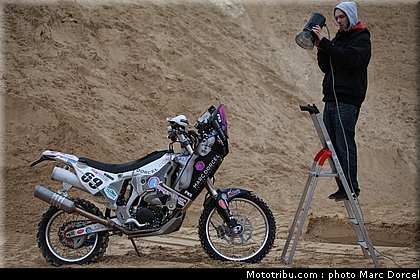 0049_makingof_anna_polina_hugo_payen_dakar_2012_034.jpg
