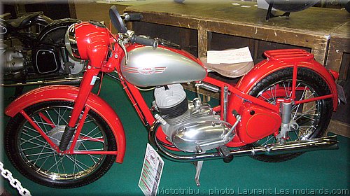 jawa-1951-bicylindre-2temps-350cc-14cv-115kmh.jpg