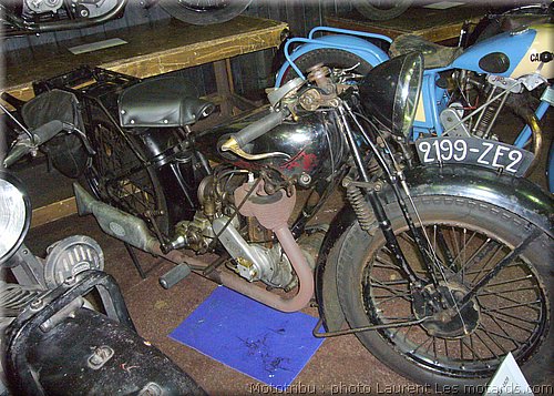 terrot-hos-1929-350cc-4temps-cylindre borgne,soupapes latrales,, vit maxi 80kmh,9cv, cadre sport.jpg