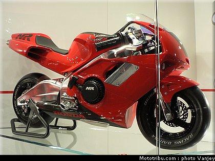 milan_eicma_2010_0125.JPG