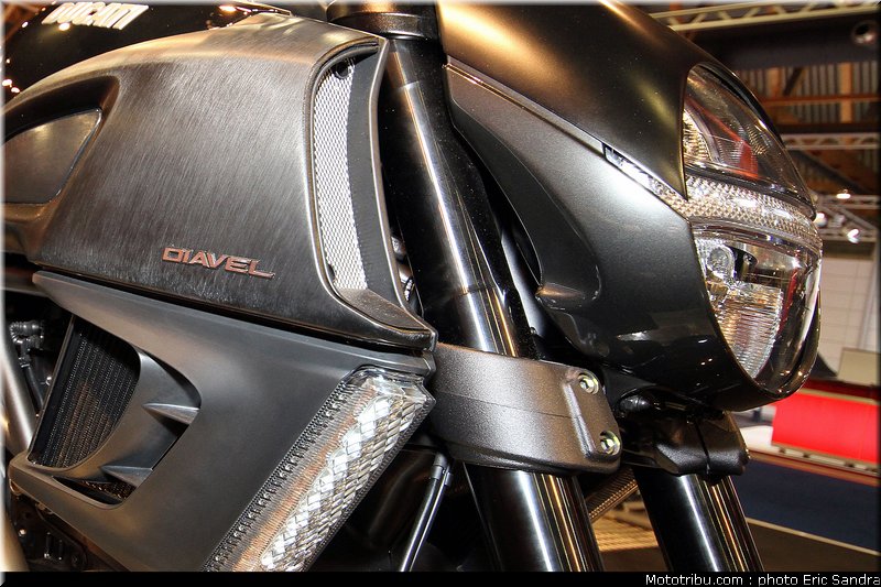 salon_bruxelles_2010_Ducati_Diavel_3
