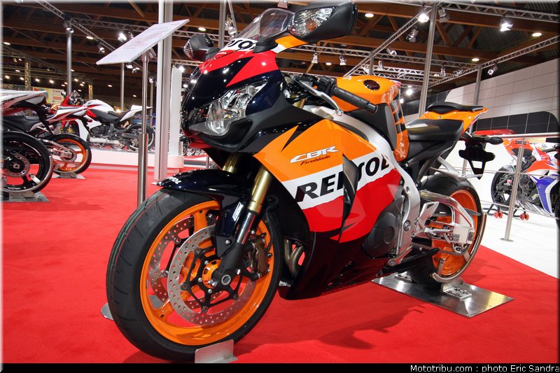 salon_bruxelles_2010_Honda_CBR1000RR_Fireblade_2