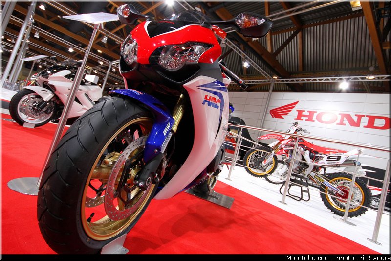 salon_bruxelles_2010_Honda_CBR1000RR_Fireblade_3