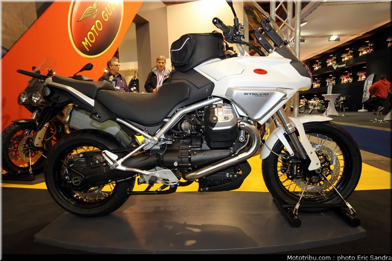 salon_bruxelles_2010_MotoGuzzi_Stelvio_1200_4V_1