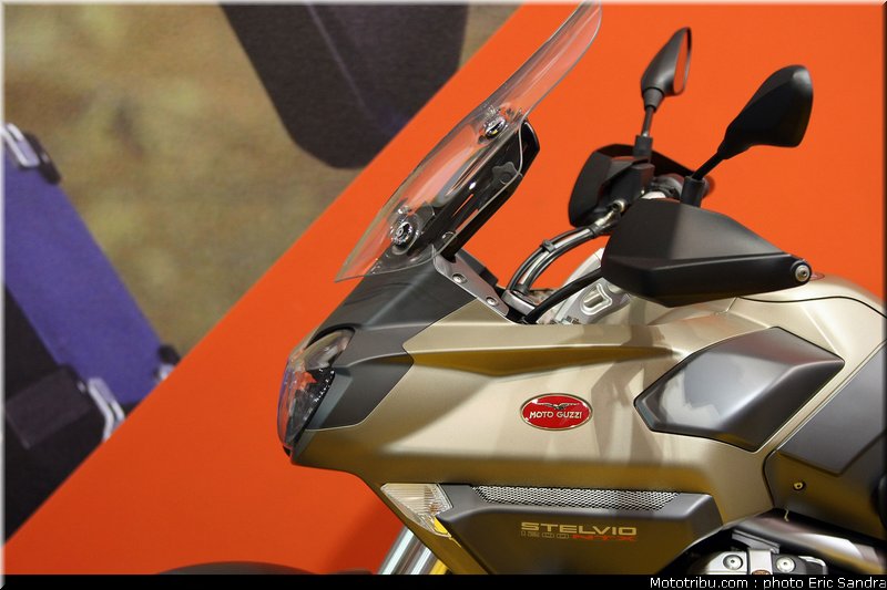 salon_bruxelles_2010_MotoGuzzi_Stelvio_1200_4V_3
