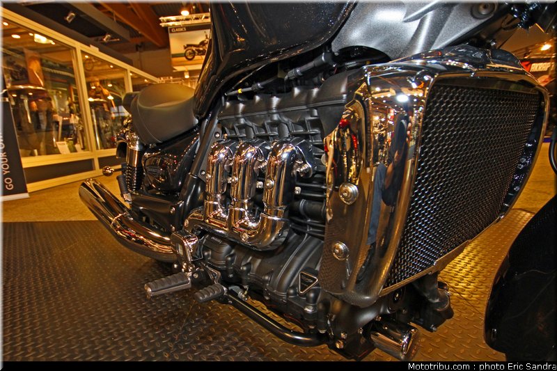 salon_bruxelles_2010_Rocket_III_Roadster_ABS_1