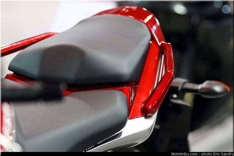 salon_bruxelles_2010_Yamaha_FZ1_Fazer_ABS_2