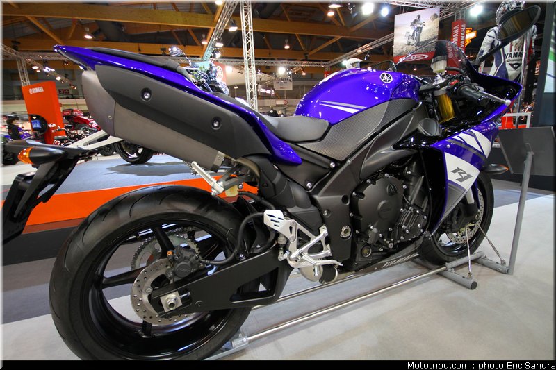 salon_bruxelles_2010_Yamaha_YZFR1