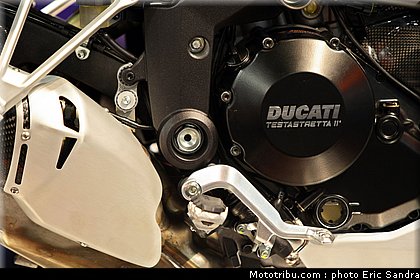 salon_bruxelles_2010_Ducati_Diavel_carbon_1.jpg