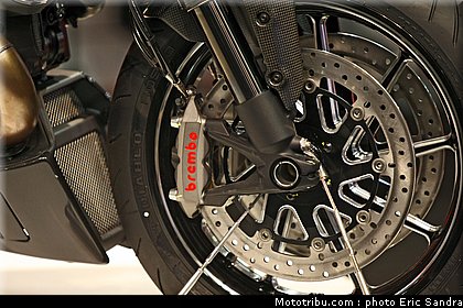 salon_bruxelles_2010_Ducati_Diavel_carbon_3.jpg