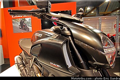 salon_bruxelles_2010_Ducati_Diavel_carbon_4.jpg