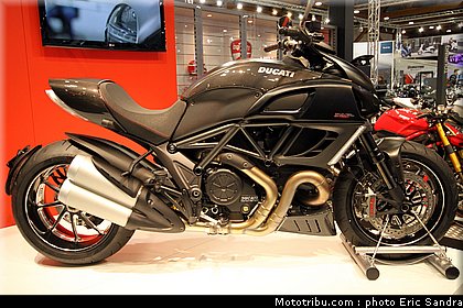 salon_bruxelles_2010_Ducati_Diavel_carbon_5.jpg