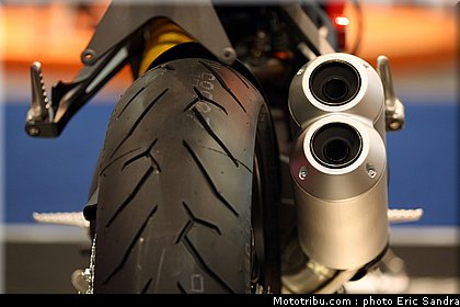 salon_bruxelles_2010_Ducati_Monster_1100evo_1.jpg
