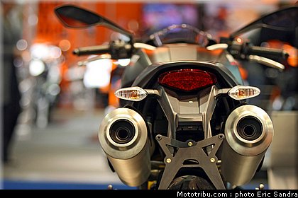 salon_bruxelles_2010_Ducati_Monster_696_ABS.jpg