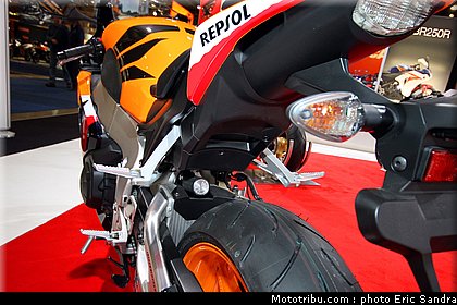 salon_bruxelles_2010_Honda_CBR1000RR_Fireblade_1.jpg