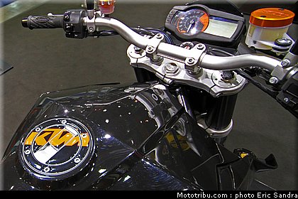 salon_bruxelles_2010_KTM_990Superduke_2.jpg