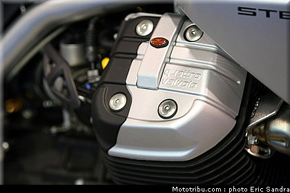 salon_bruxelles_2010_MotoGuzzi_Stelvio_1200_4V_2.jpg