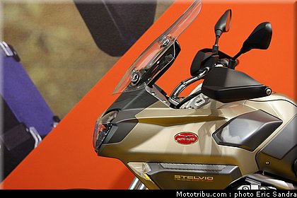 salon_bruxelles_2010_MotoGuzzi_Stelvio_1200_4V_3.jpg