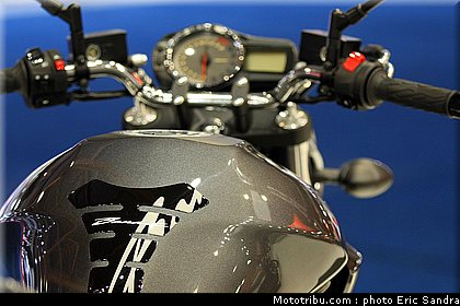 salon_bruxelles_2010_Suzuki_GSF650_ABS_3.jpg