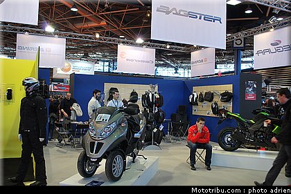 jpms_2011_holding_trophy_2.JPG
