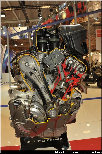 aprilia_008_salon_de_la_moto_paris_2011