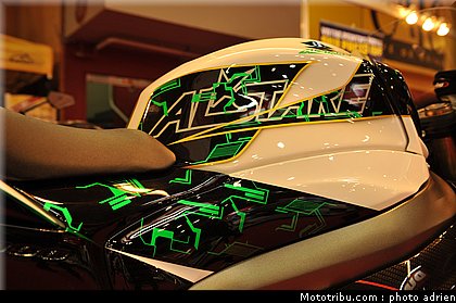aerographik_001_salon_de_la_moto_paris_2011.jpg