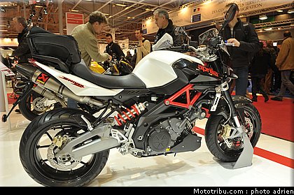 aprilia_002_salon_de_la_moto_paris_2011.jpg
