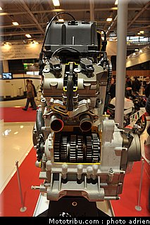 aprilia_007_salon_de_la_moto_paris_2011.jpg