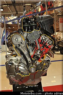 aprilia_008_salon_de_la_moto_paris_2011.jpg