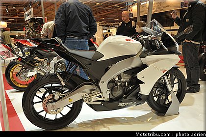 aprilia_009_salon_de_la_moto_paris_2011.jpg