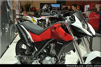 husqvarna_007_salon_de_la_moto_paris_2011.jpg