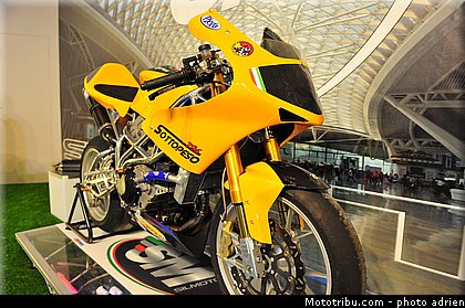 divers_010_salon_de_milan_eicma_2012.jpg