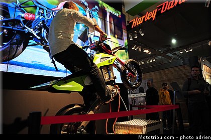 divers_034_salon_de_milan_eicma_2012.jpg