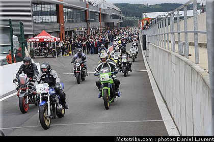 bikers_classics_paddock_spa_francorchamps_2011_005.JPG