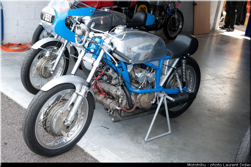 coupes_moto_legende_2011_paddock_0005