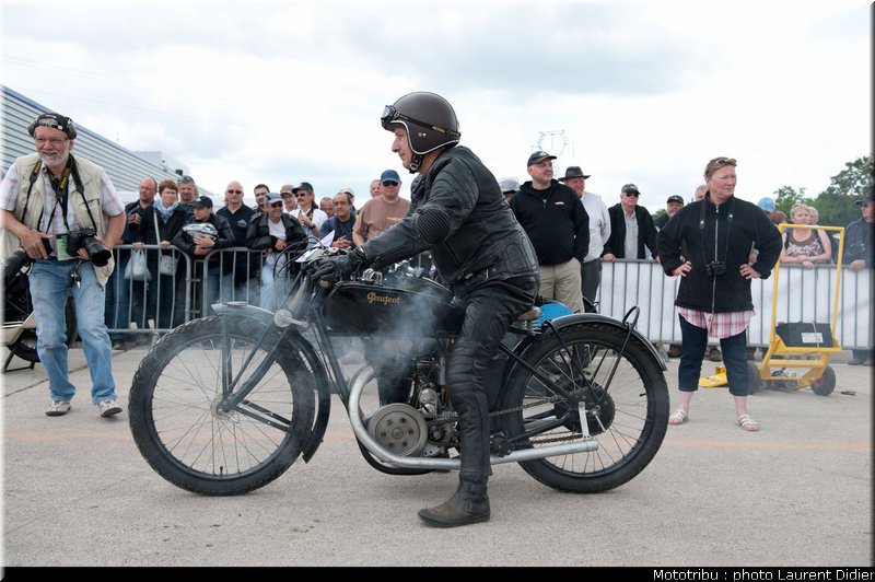 coupes_moto_legende_2011_paddock_0014
