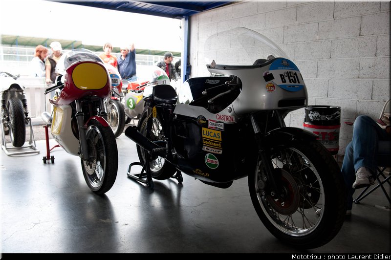 coupes_moto_legende_2011_paddock_0021