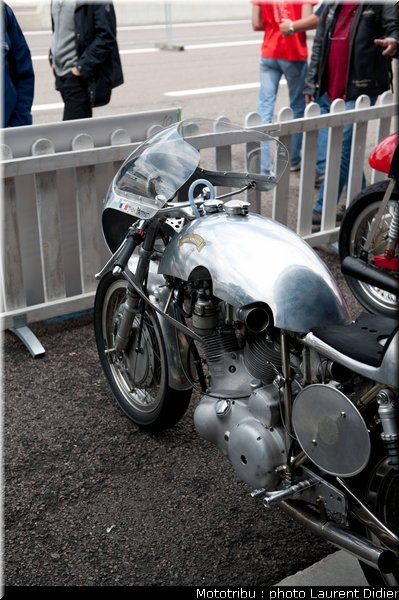 coupes_moto_legende_2011_paddock_0022