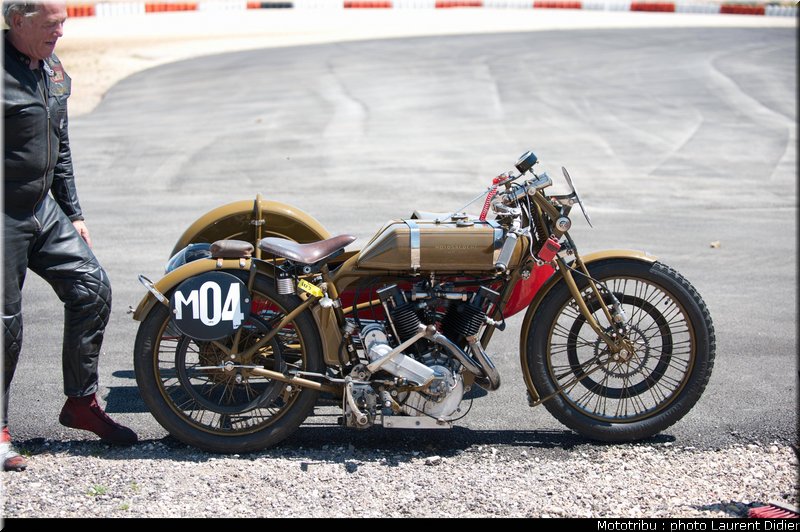 coupes_moto_legende_2011_paddock_0027