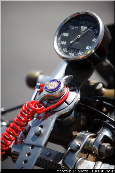 coupes_moto_legende_2011_paddock_0042