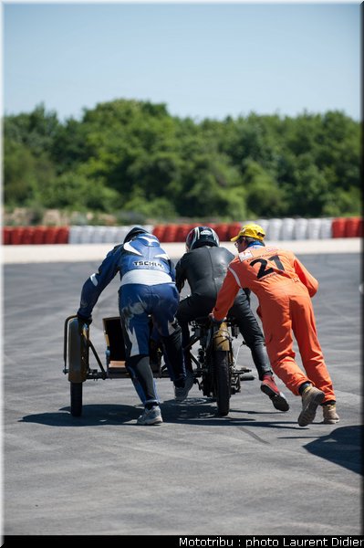 coupes_moto_legende_2011_paddock_0044