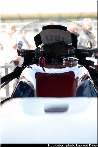 coupes_moto_legende_2011_paddock_0068