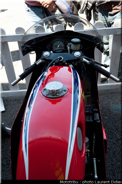 coupes_moto_legende_2011_paddock_0072