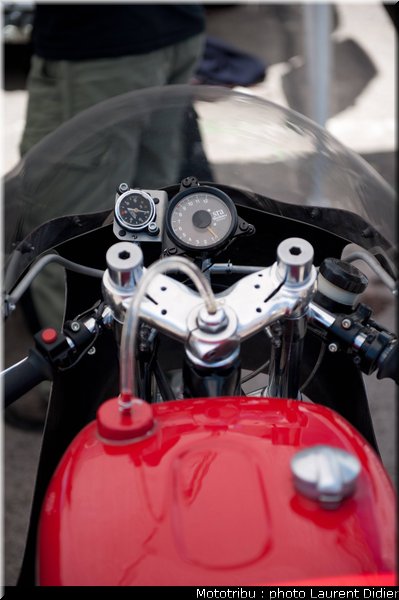 coupes_moto_legende_2011_paddock_0087