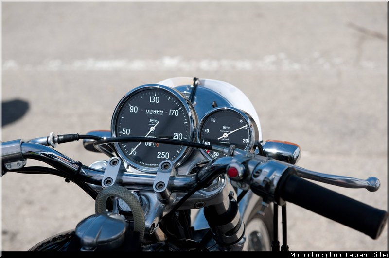 coupes_moto_legende_2011_paddock_0103