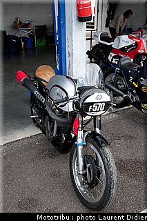 coupes_moto_legende_2011_paddock_0002.jpg