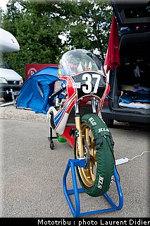 coupes_moto_legende_2011_paddock_0010.jpg