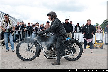 coupes_moto_legende_2011_paddock_0014.jpg